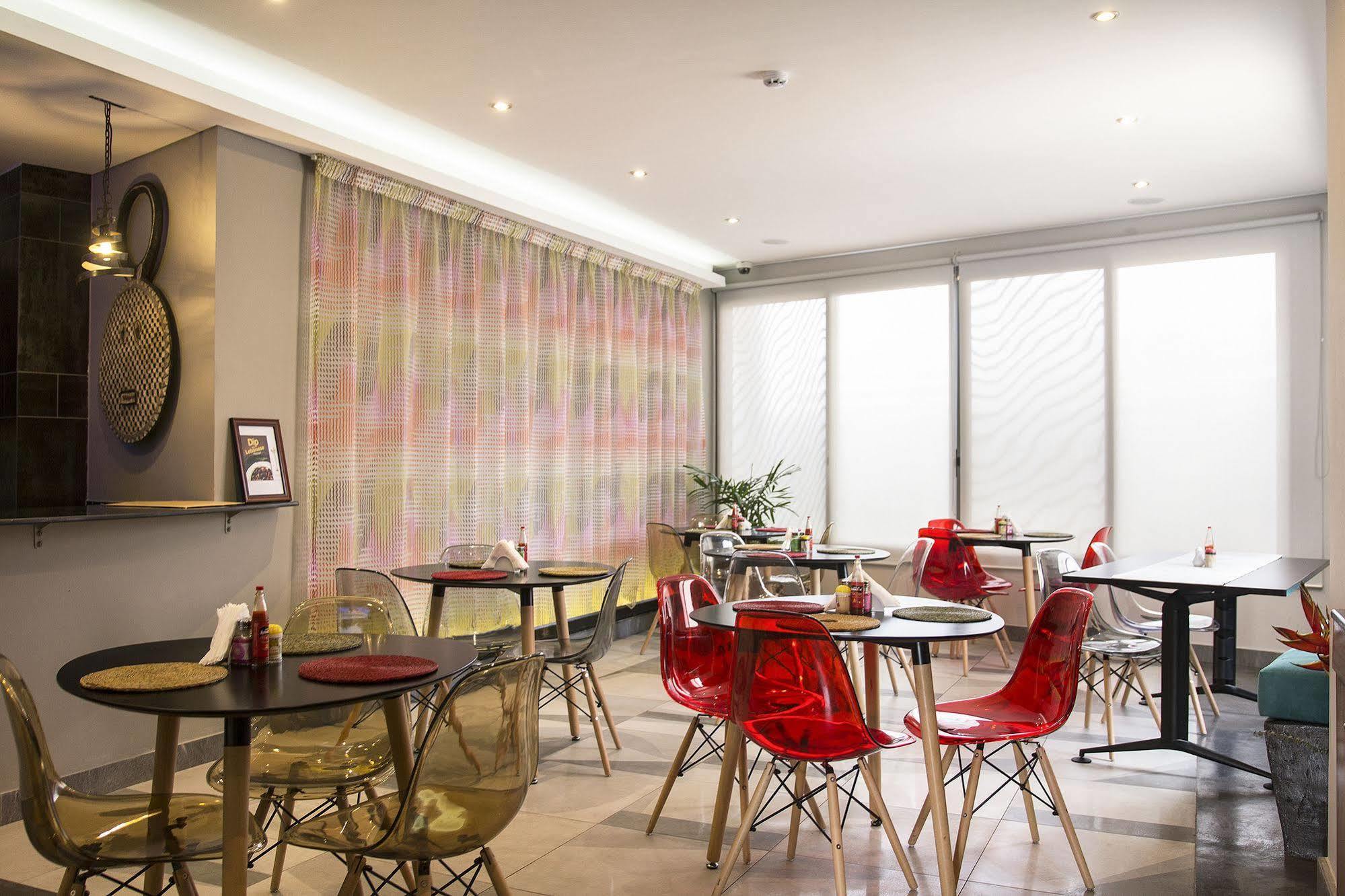 Urbano Hotel By Roots Wiaboman Buitenkant foto