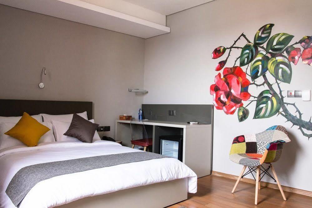 Urbano Hotel By Roots Wiaboman Buitenkant foto