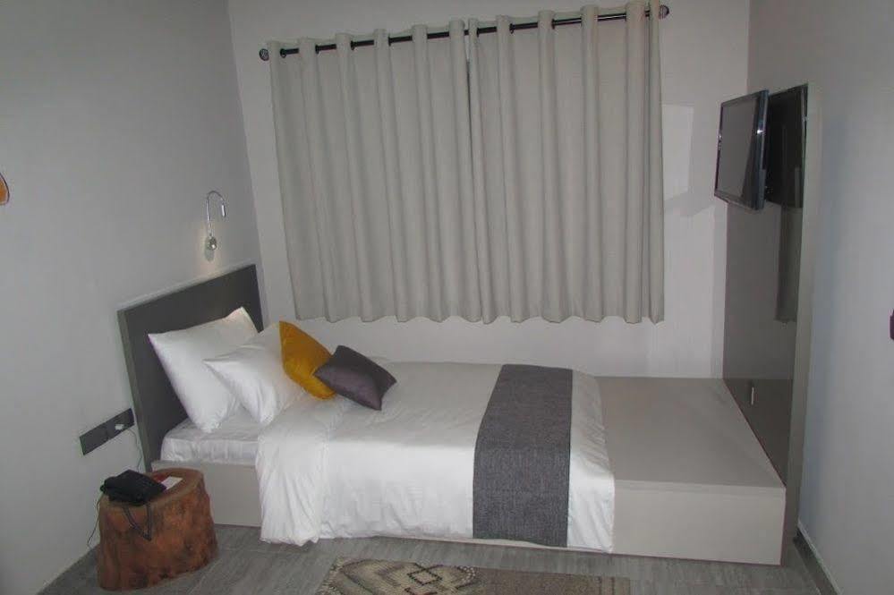 Urbano Hotel By Roots Wiaboman Buitenkant foto