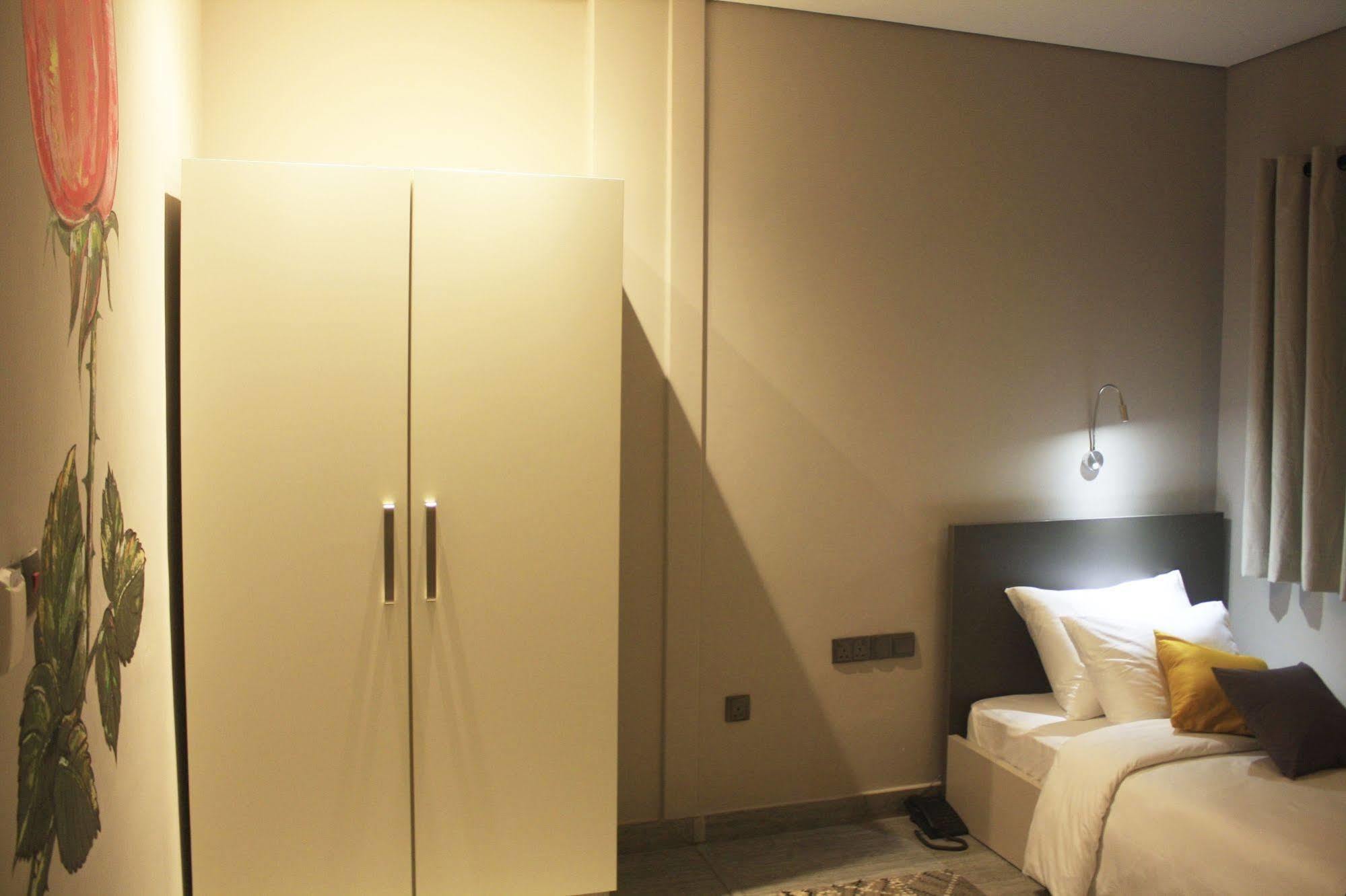 Urbano Hotel By Roots Wiaboman Buitenkant foto